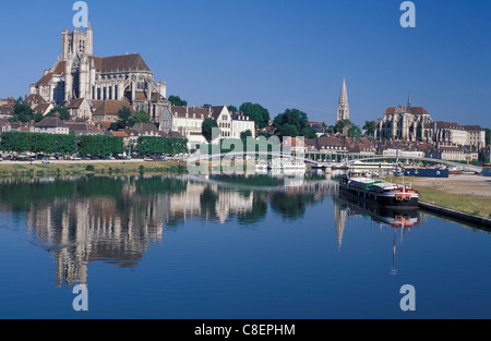 Kathedrale, Auxerre, Burgund, Frankreich, Europa, Wasser, Reflexion Stockfoto