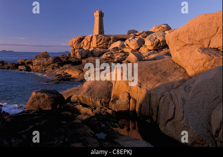 Côte de Granit Rose, Leuchtturm, Ploumanach, Bretagne, Frankreich, Europa, Felsen, Granit, orange Stockfoto