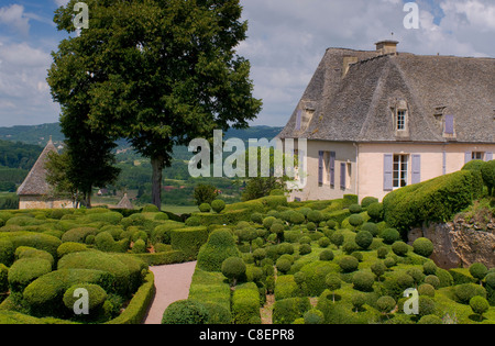 Aufwendigen Formschnitt rund um das Schloss bei Les Jardins de Marqueyssac in Vezac, Dordogne, Frankreich Stockfoto