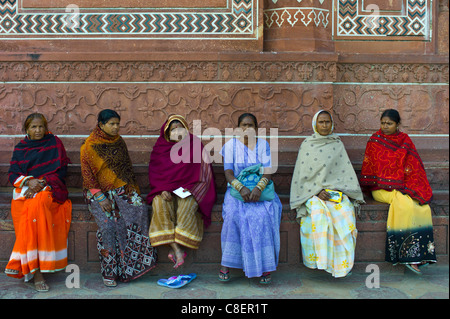 Indische Frauen besucht das Taj Mahal, Uttar Pradesh, Indien Stockfoto