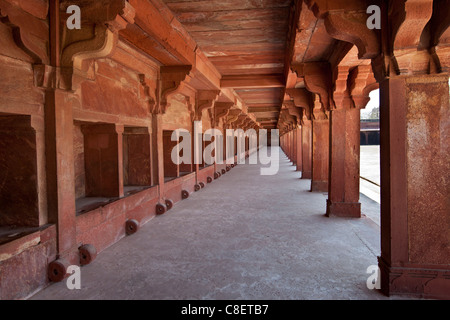 Kreuzgang der nördlichen Palast der Haramsala, Birbals Haus Harem in Fatehpur Sikri Stadt der Moguln in Agra, Indien Stockfoto