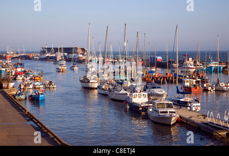 Boote im Hafen von Bridlington, Yorkshire, England Stockfoto