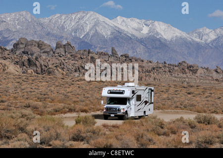 RV, Camper, Alabama Hills, Whitney Portal, Straße, Lone Pine, Kalifornien, USA, USA, Amerika, Reisen, Urlaub Stockfoto