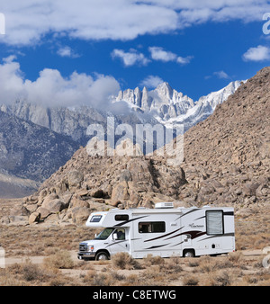 RV, Camper, Alabama Hills, Whitney Portal, Straße, Lone Pine, Kalifornien, USA, USA, Amerika, Reisen, Urlaub Stockfoto