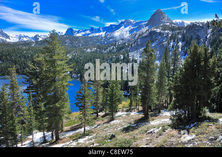 Crystal Lake, See, Berge, Sierra Nevada, Juni Seen Schleife, in der Nähe von Lee Vining, Kalifornien, USA, Amerika, Bäume, Stockfoto