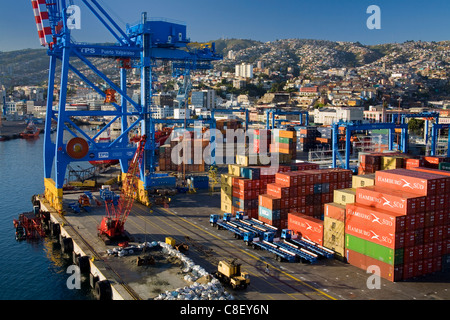 Kran in der Container-Hafen, Valparaiso, Chile Stockfoto