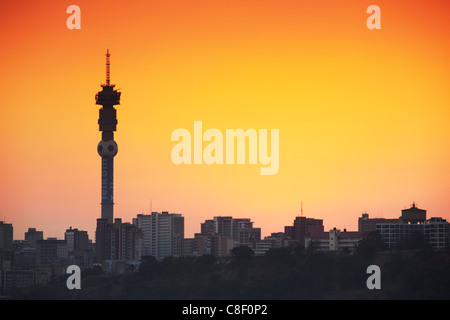 Blick auf Johannesburg Skyline bei Sonnenuntergang, Gauteng, Südafrika Stockfoto