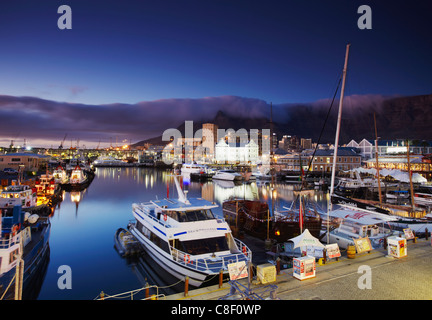 Victoria und Alfred Waterfront bei Dämmerung, Cape Town, Western Cape, South Africa Stockfoto