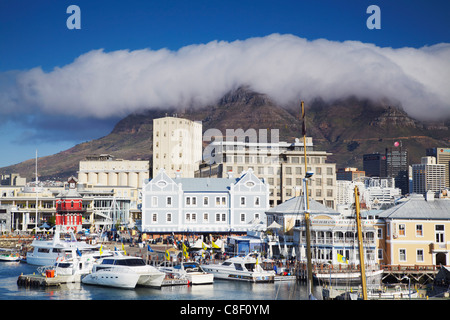 Victoria und Alfred Waterfront mit Tafelberg im Hintergrund, Cape Town, Western Cape, Südafrika Stockfoto