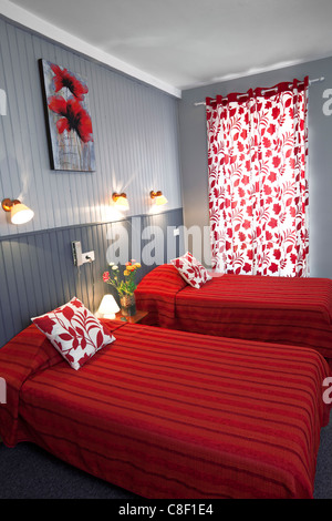 Ein Doppelzimmer im skandinavischen Stil. Chambre d'Hôtel Doppel (Stil Scandinave). Stockfoto