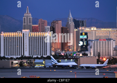 Las Vegas McCarran, International, Flughafen, Strip, Nevada, USA, USA, Amerika, Glücksspiel, Abend Stockfoto