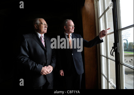 Herr Vaclav Klaus, Präsident der Tschechischen Republik mit stellvertretende erste Minister Martin McGuinness von Nordirland Stockfoto