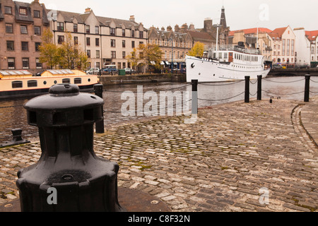 Neue und alte waterside Gebäude, Leith, Edinburgh, Schottland, Vereinigtes Königreich Stockfoto