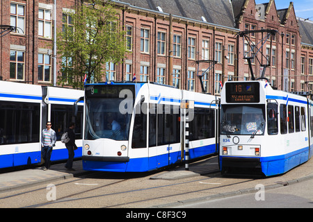Centraal Station und Straßenbahnen, Amsterdam, Niederlande Stockfoto