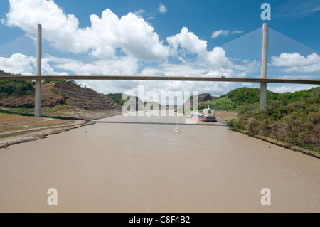 Centennial Bridge von einem Frachtschiff, Panama-Kanal, Panama, Mittelamerika Stockfoto