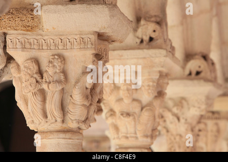 Hauptstädte in der Kreuzgang Saint Sauveur Kathedrale von Aix-En-Provence, Bouches du Rhone, Frankreich Stockfoto