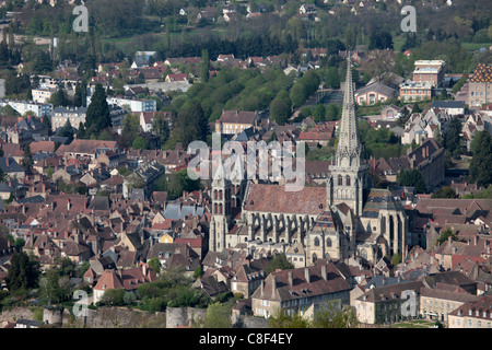 Blick auf die Stadt von Autun mit der Kathedrale Saint-Lazare, Autun, Saone et Loire, Burgund, Frankreich Stockfoto