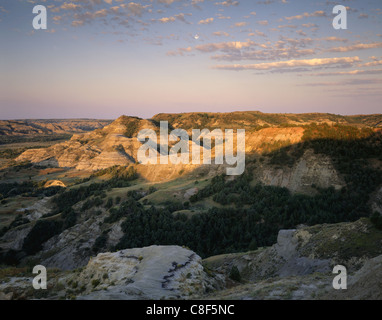 AA02180-01... NORTH DAKOTA - Blick auf das Tal des Little Missouri River von Oxbow übersehen im Theodore-Roosevelt-Nationalpark. Stockfoto