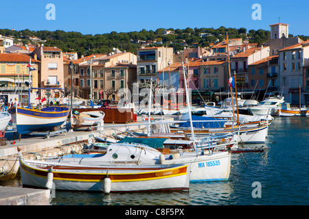 Cassis, Frankreich, Europa, Côte d ' Azur, Provence, Bouches-du-Rhône, Stadt, Stadt, Häuser, Wohnungen, Hafen, Hafen, Boote Stockfoto