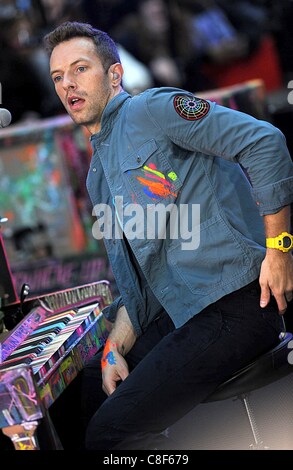 Chris Martin auf der Bühne für NBC heute zeigen Konzertreihe mit Coldplay, Rockefeller Plaza, New York, NY 21. Oktober 2011. Foto von: Kristin Callahan/Everett Collection Stockfoto