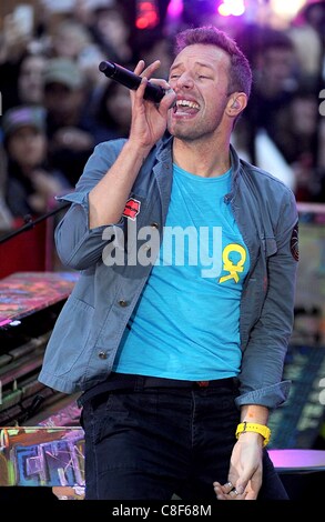 Chris Martin auf der Bühne für NBC heute zeigen Konzertreihe mit Coldplay, Rockefeller Plaza, New York, NY 21. Oktober 2011. Foto von: Kristin Callahan/Everett Collection Stockfoto