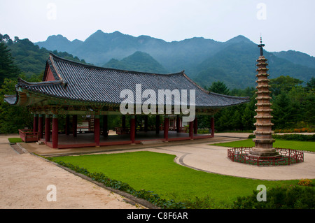 Pohyon-sa, einem koreanischen buddhistischen Tempel befindet sich in Hyangsan County im Norden namdo Provinz, Myohyang Hory, Nordkorea Stockfoto