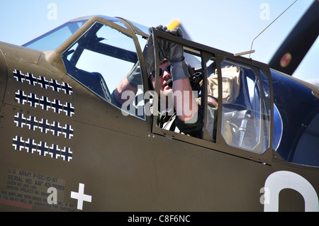 "Boise Biene", P - 51C WW2 Kämpfer bei ihr Debüt in Nampa Flughafen abheben wird vorbereitet Stockfoto