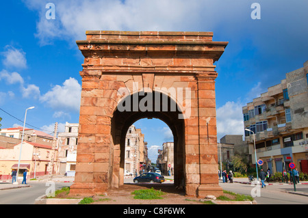 Bab El Tenes, alte Eingangstor zur Stadt von Cherchell, Algerien, Nord-Afrika Stockfoto