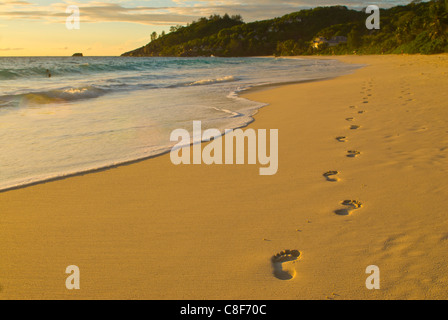 Strand Anse Intendance bei Sonnenuntergang, Mahe, Seychellen, Indischer Ozean Stockfoto