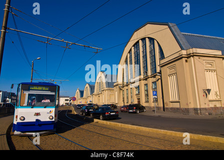 Neben dem zentralen Markt, Riga, Lettland, Baltikum Straßenbahn Stockfoto