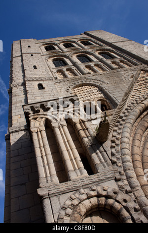 Der normannische Turm in Bury St Edmunds, Suffolk, beherbergt die Kathedrale-Glocken. Der Turm wurde im Jahre 1120 erbaut. Stockfoto