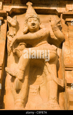 Statue von einem Tempelwächter auf der Gopuram des Brihadeeswarar Tempels (Big-Tempel) in Thanjavur (Tanjore, Tamil Nadu, Indien Stockfoto