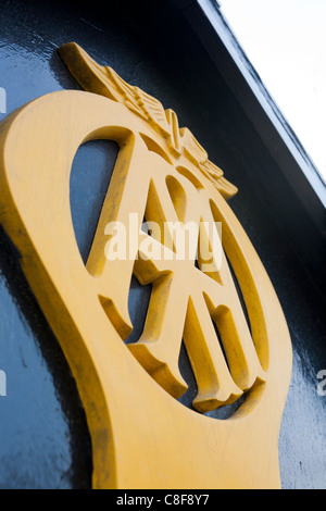 Automobilclub anmelden auf alten AA-Kasten am oberen Rand Porlock Hügel, Somerset Stockfoto