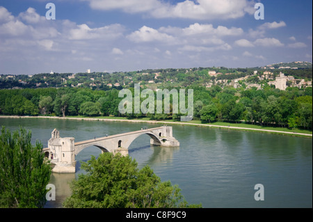 Die Pont St. Benezet, UNESCO-Weltkulturerbe auf der Rhone in Avignon, Vaucluse, Provence, Frankreich Stockfoto