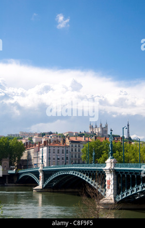 Die Pont de l ' Universite über die Rhone und die Skyline von Lyon, Lyon, Frankreich Stockfoto