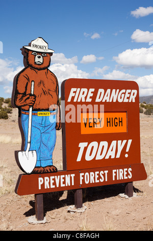 Smokey Bear Brand Prävention Zeichen im ländlichen New Mexiko. Stockfoto