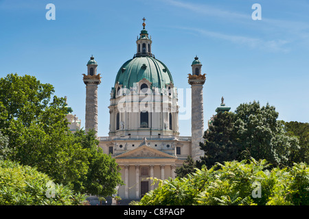 Die Karls-Kirche ist eine römisch-katholische Pfarrkirche und eine der bedeutendsten Barockkirchen nördlich der Alpen, Wien, Österreich, Europa Stockfoto