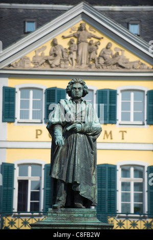 Statue von Ludwig Van Beethoven vor dem Postamt, Bonn, Rheinland Westfalen, Norddeutschland Stockfoto