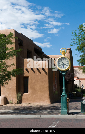 New-Mexico Museum der Kunst in Santa Fe New Mexico USA Nordamerika mit Uhr Stockfoto