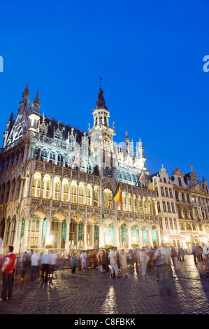 Hotel de Ville (Rathaus) auf der Grand Place bei Nacht, UNESCO-Weltkulturerbe, Brüssel, Belgien beleuchtet Stockfoto