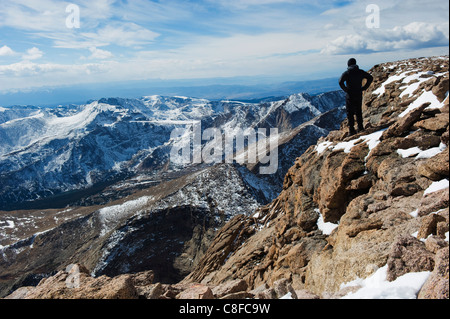 Wanderer auf Longs Peak Trail, Rocky Mountain Nationalpark, Colorado, Vereinigte Staaten von Amerika Stockfoto