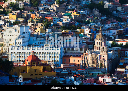 Universitätsgebäude und Kathedrale, Guanajuato, UNESCO-Weltkulturerbe, Bundesstaat Guanajuato, Mexiko Stockfoto