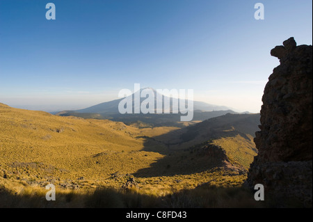 Volcan de Popocatepetl, 5452m, Volcan de Iztaccíhuatl, 5220m, Sierra Nevada, Mexiko Stockfoto