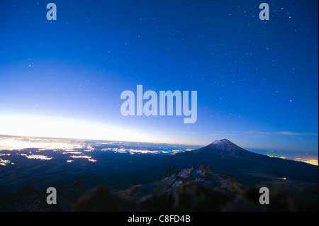 Volcan de Popocatepetl, 5452m, Volcan de Iztaccíhuatl, 5220m, Sierra Nevada, Mexiko Stockfoto