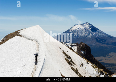 Volcan de Popocatepetl, 5452m, Volcan de Iztaccíhuatl, 5220m, Sierra Nevada, Mexiko Stockfoto