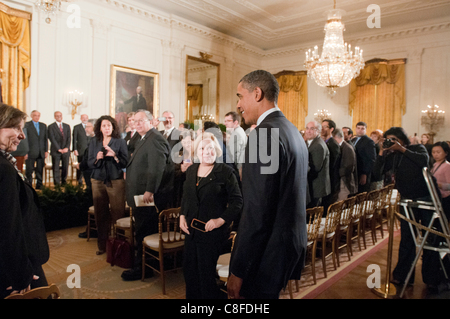 Präsident Barak Obama spricht vor der Präsentation 2010 Medaillen des Nationalfonds und nationale Medaillen für Technologie und Innovation im Weißen Haus. Stockfoto