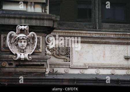 Die ehemalige klassizistische Macys Store auf der 14th Street mit einem Stern und der Name schwach sichtbar Stockfoto