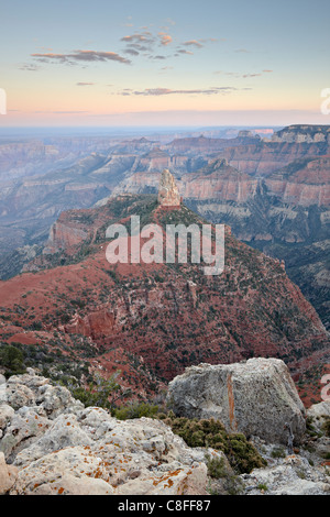 Mount Hayden in der Abenddämmerung von Point Imperial, North Rim, Grand Canyon National Park, UNESCO World Heritage Site, Arizona, USA Stockfoto