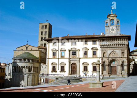 Gebäude der Fraternita dei Laici und Kirche von Santa Maria della Pieve, Piazza Vasari (Piazza Grande, Arezzo, Toskana, Italien Stockfoto