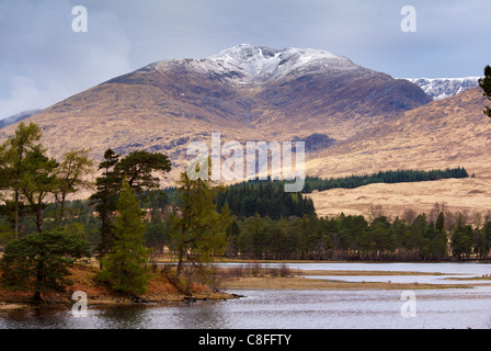 Loch Tulla und schwarz zu montieren, in der Nähe von Bridge of Orchy, Highland, Schottland, Vereinigtes Königreich Stockfoto